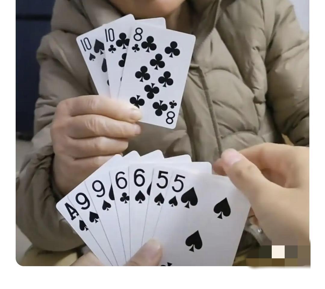 年终奖金可多可少，数字全在领导的笔下，如果这副牌我输给他，今年没有年终奖金，如果