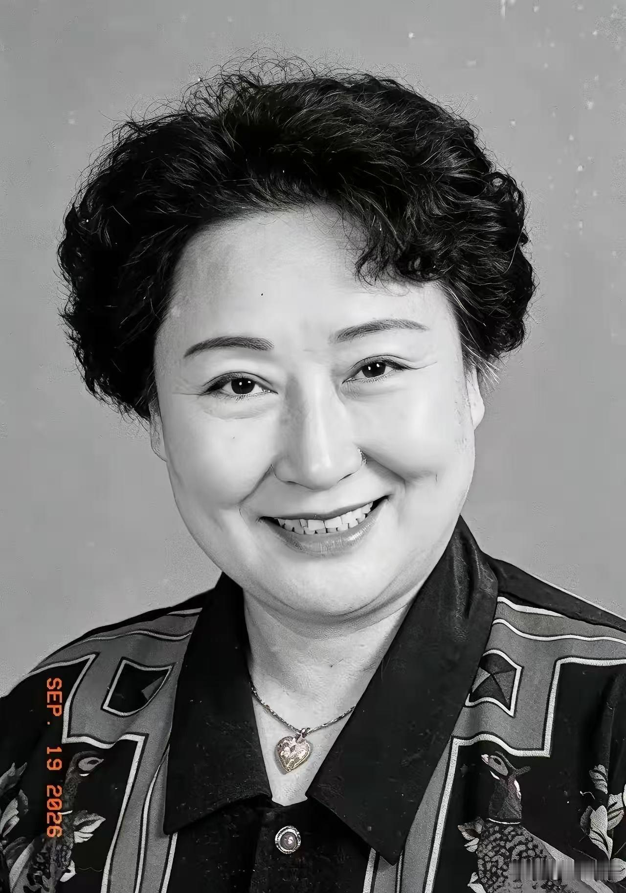 李爱琴去世了，
翻看她晚年的状态，我破防了，
她不是死于贫穷，而是败给所有人都躲