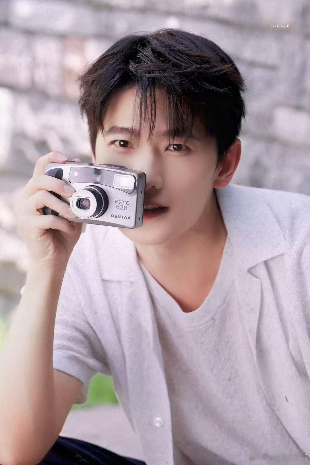 杨洋 美术课本里最有说服力的脸震惊！！原来我们美术课本曾藏这样的惊喜，人教版七年