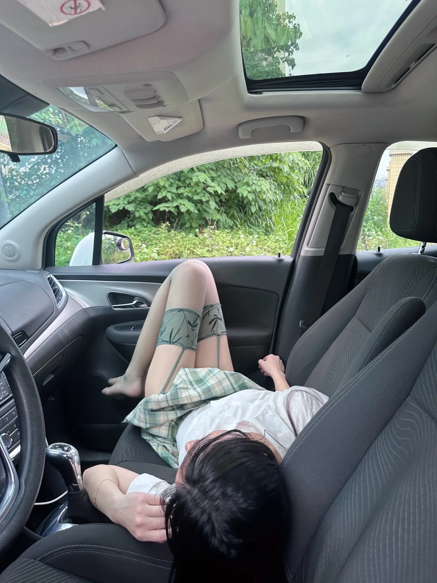想当穿搭博主 让全世界和我一起土。