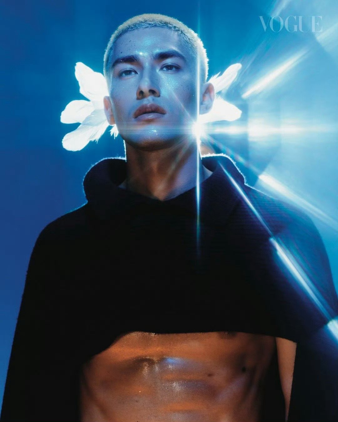 米卡首登VOGUE封面米卡VOGUE封面表现力米卡VOGUE首封正式上线！ 