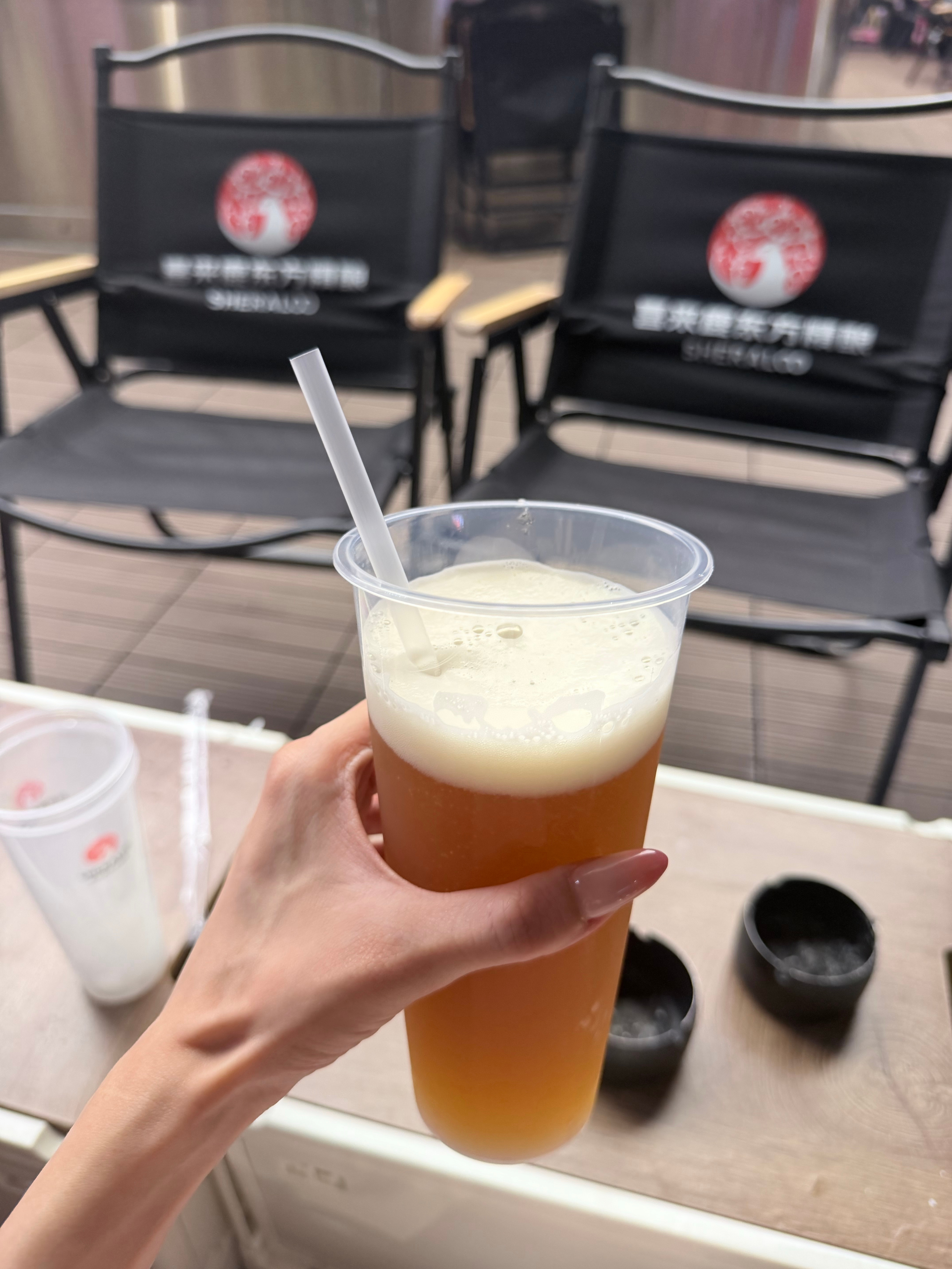 和姐妹出来夜宵了嘿嘿 