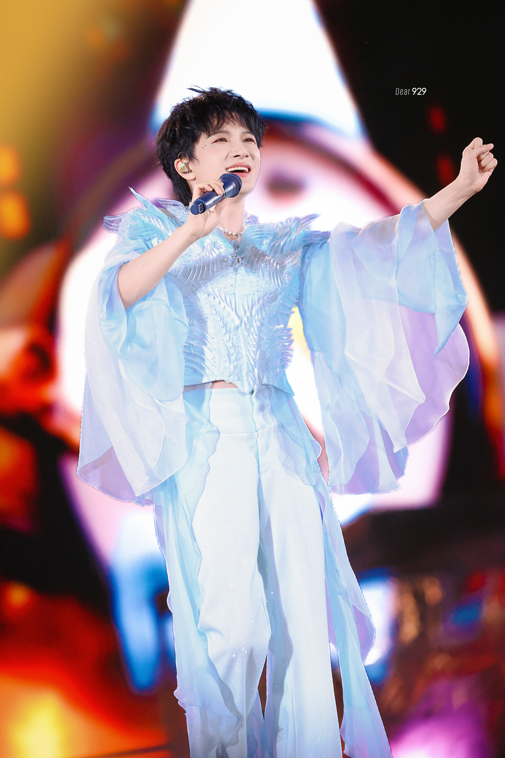 周深  🪽永远轻盈自由260725 周深「深深的」巡回演唱会沈阳周深演唱会周深