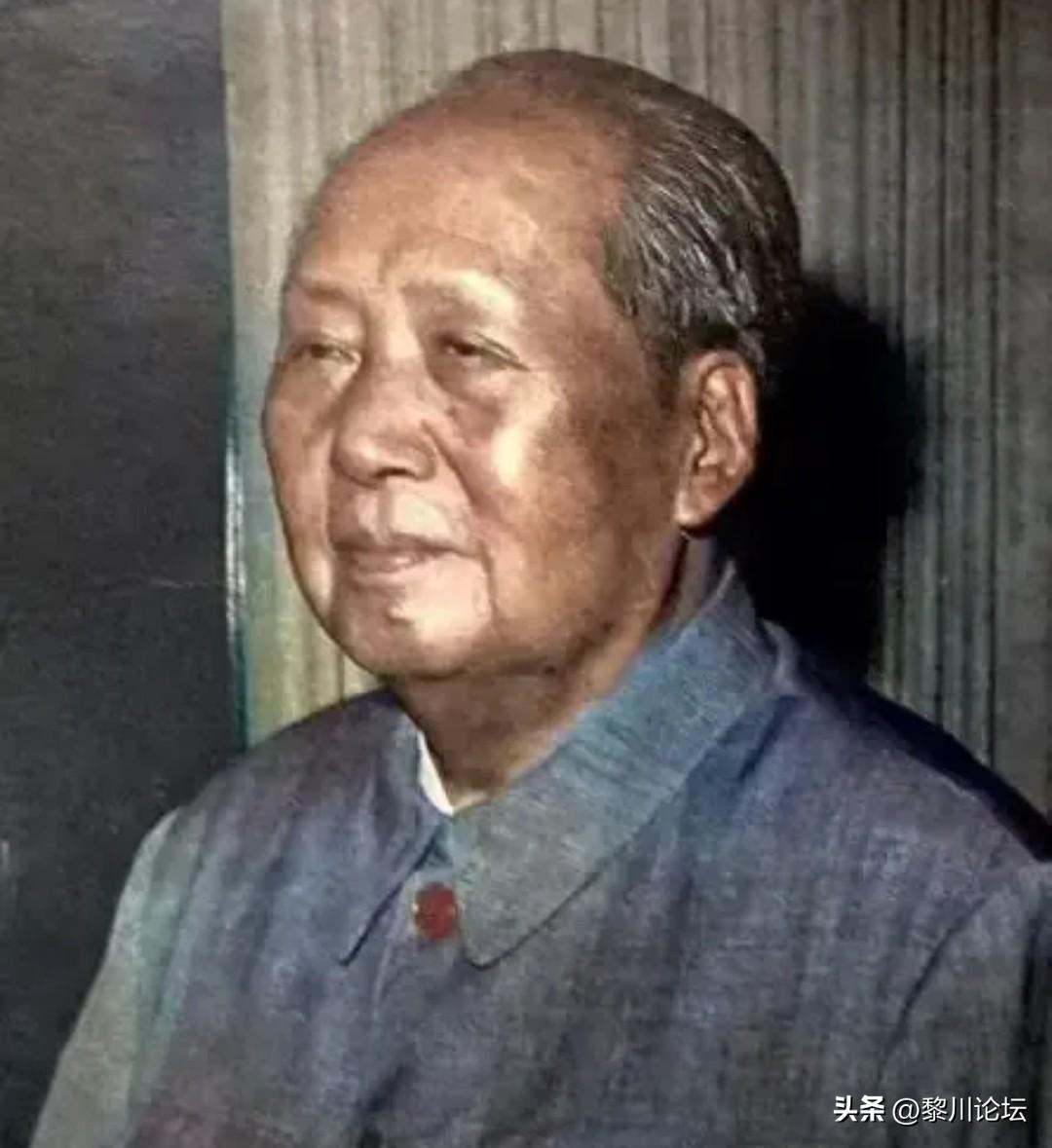 他不取一砖一瓦，却筑就九州方圆；不谋寸土私产，却收复万里河山！
他走时，还是那身