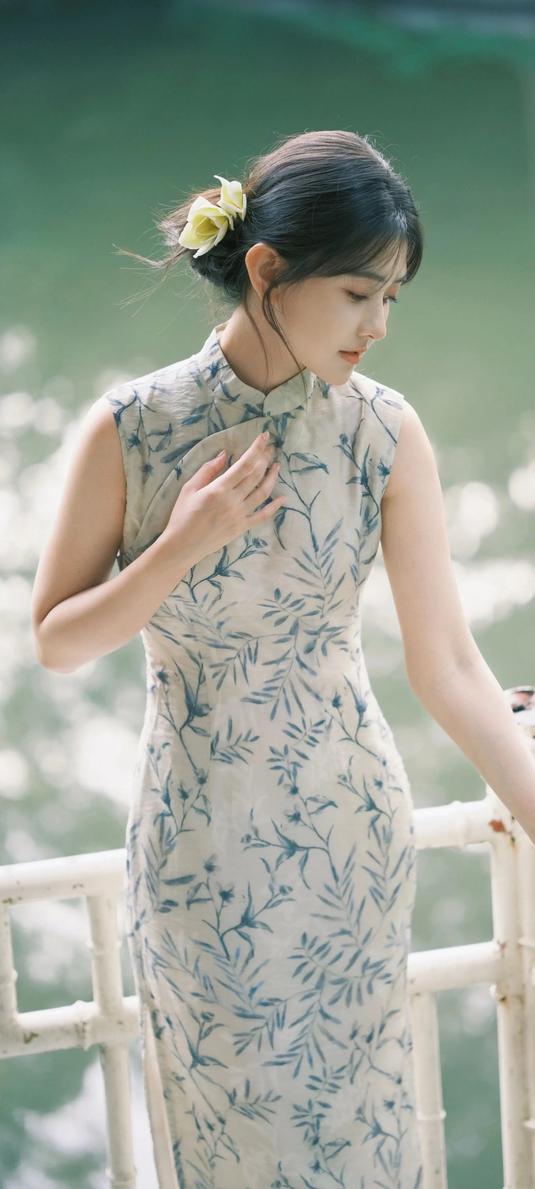 梁洁 一袭旗袍，一缕清风