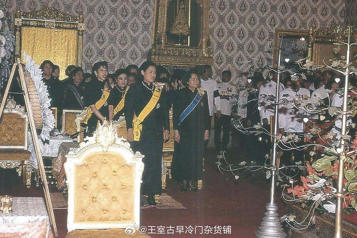 王室王室泰国王室暹罗往事 老照片：诗娜卡琳王太后的葬礼和守灵仪式。看见暹罗的瓜路