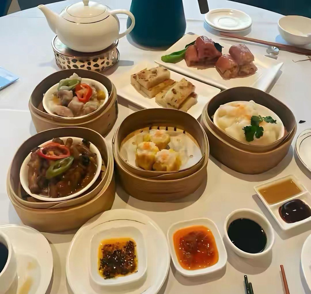 看完赌王千金何超莲的下午茶，才知道什么是顶级豪门 