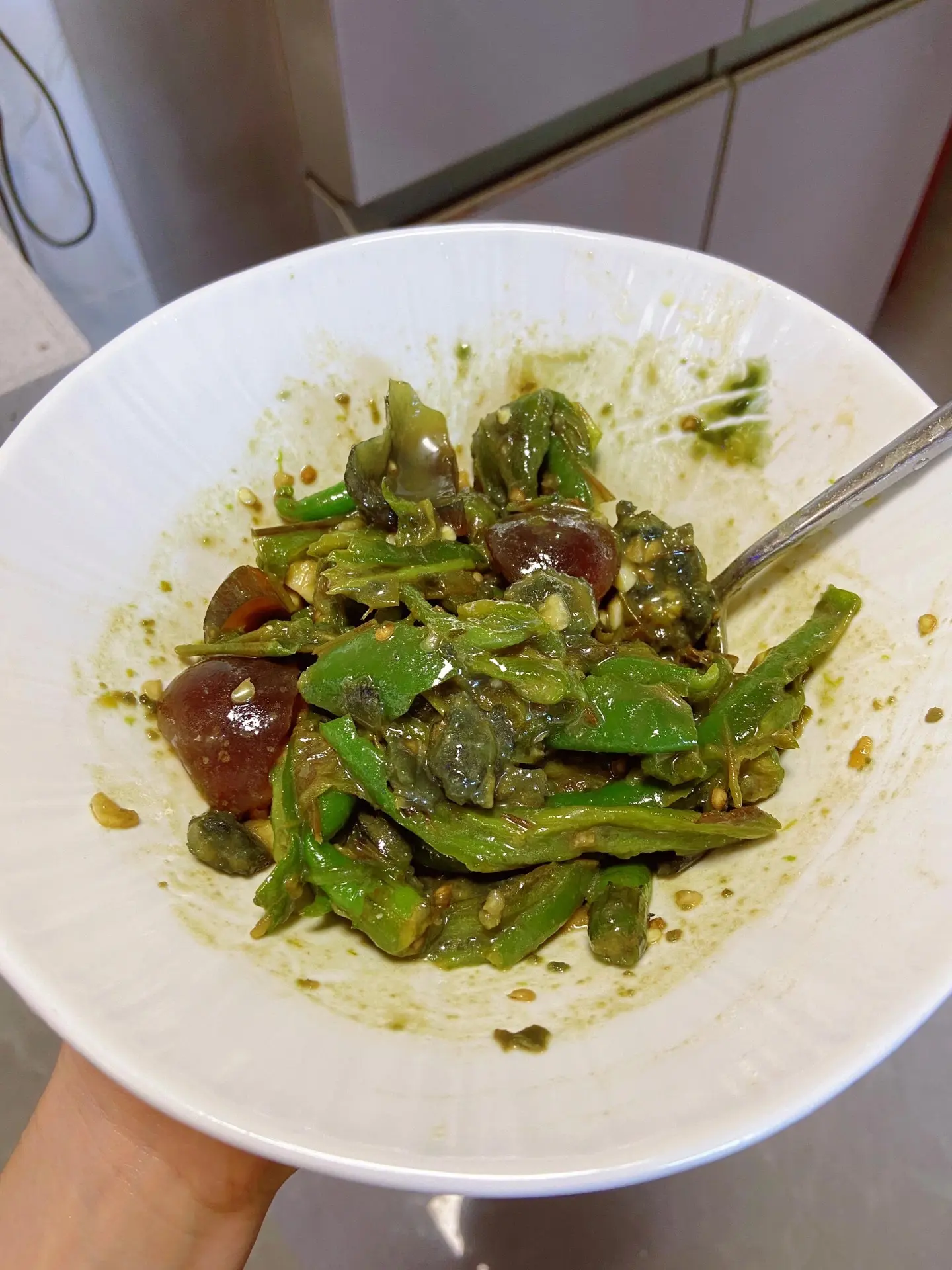 不好看，但是绝对好吃。真是伟大又暗黑的发明言言这个味道和我在湖南饭 馆...