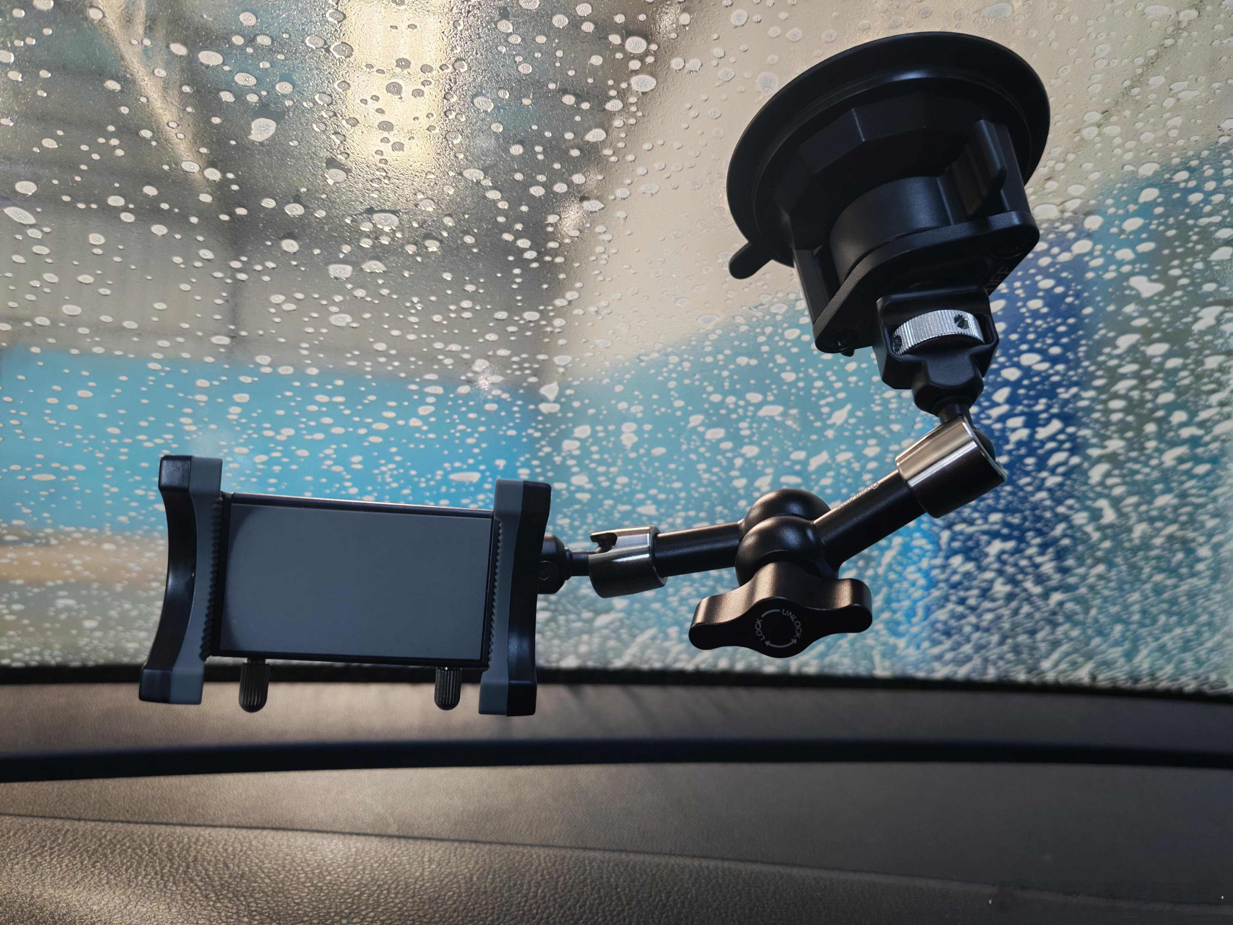 我买了好多车载支架了，买了退，退了买！终于让我找到了一个合适的，还是两个品牌拼的