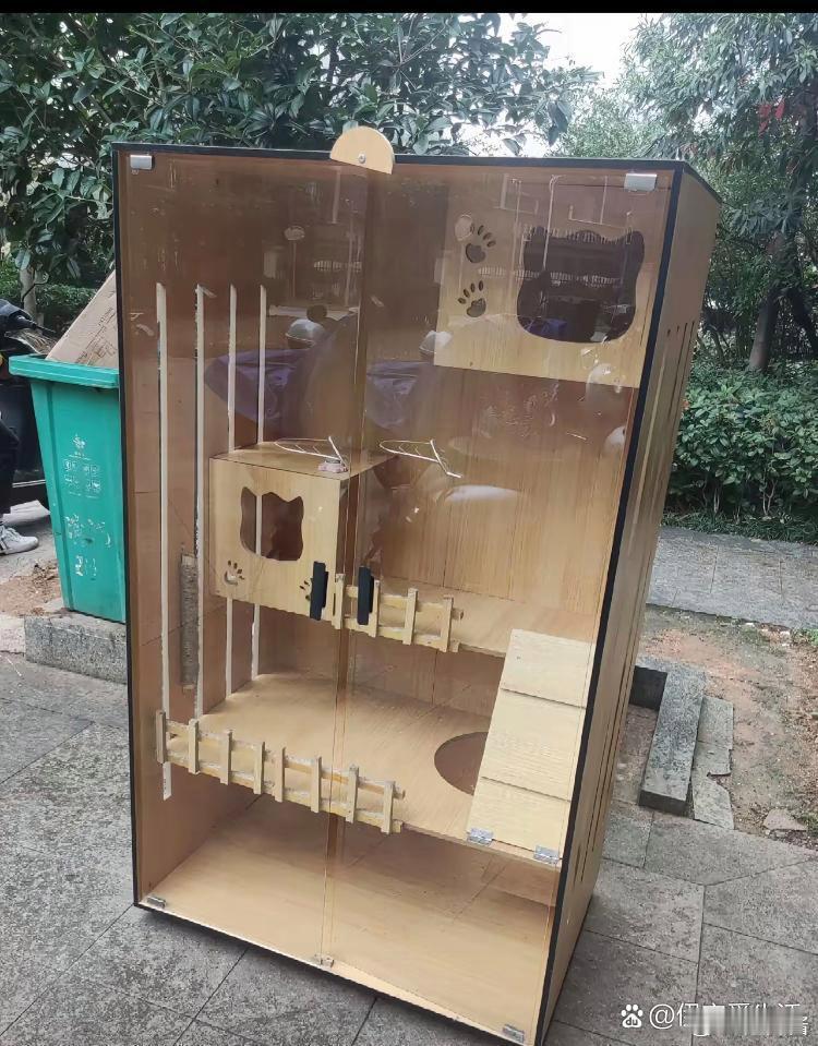 在小区垃圾站拣到这个，真是朱门酒肉臭，路有冻死骨啊 ​​​