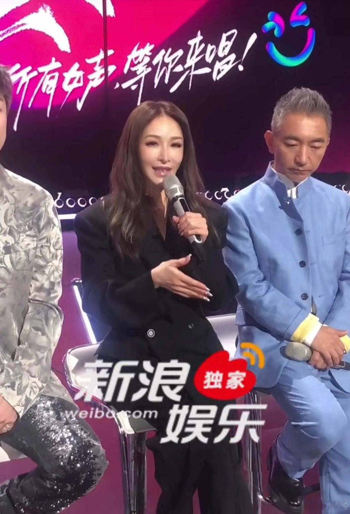 今天来无锡录制新音乐综艺《让我来唱》，看到萧亚轩状态很好，很安心。 ❤️ 节目录