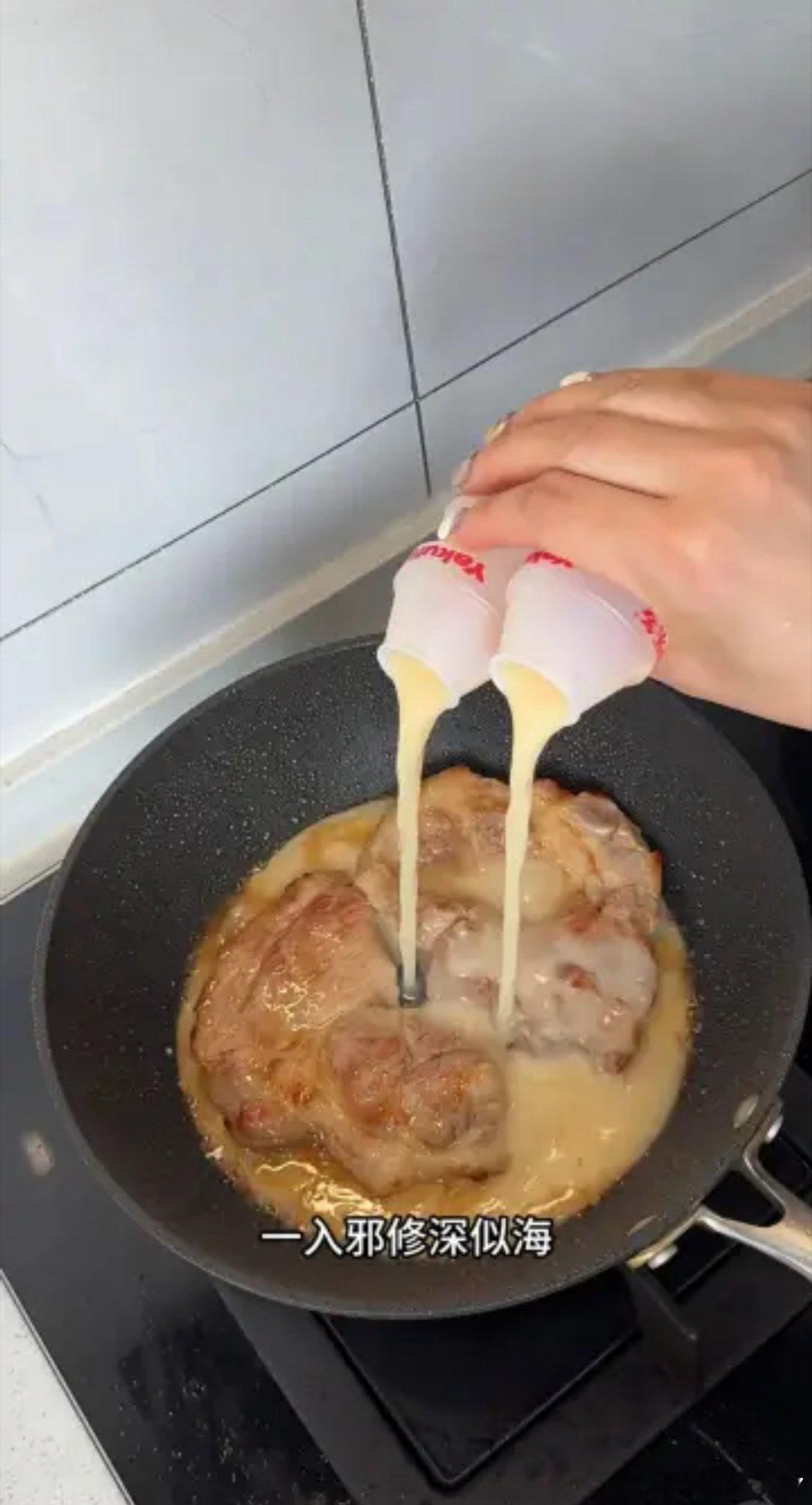 邪修做饭 省时间我就说适合年轻人的做饭方式就是独特吧，不管是蜜雪冰城的棒打鲜橙，