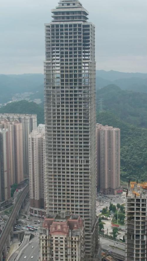 中国空置房子最多的10个城市： 
1.贵阳,空置率46.2%，
 2.南昌，空置