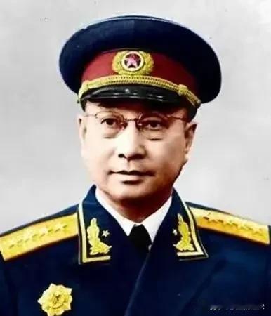 1953年，陈赓的车在哈尔滨被一个交警拦下，他直接拉开车门坐到车里，随后对司机说