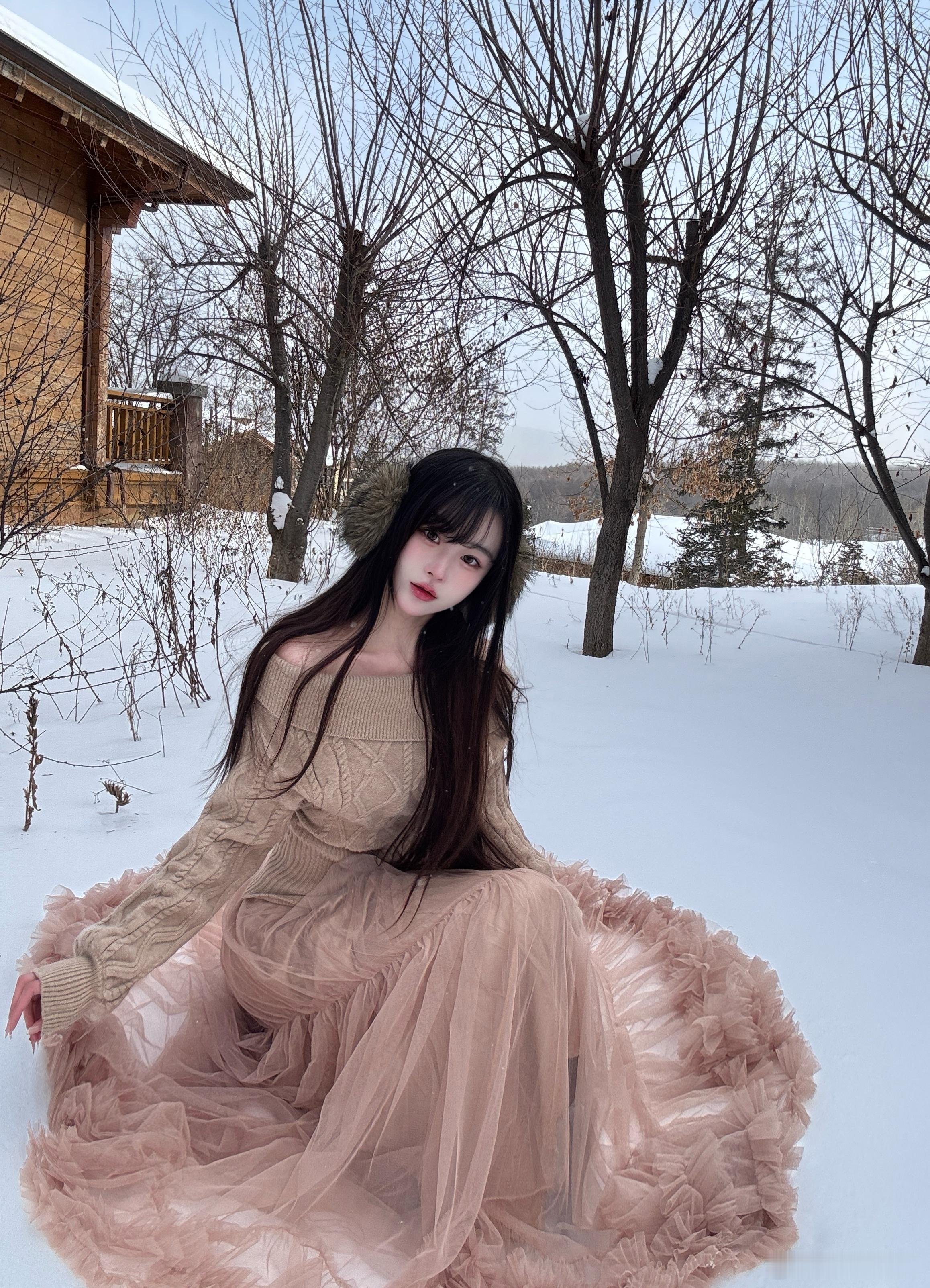 干枯玫瑰色的🥀在雪地当忧郁公主了💅🏻 