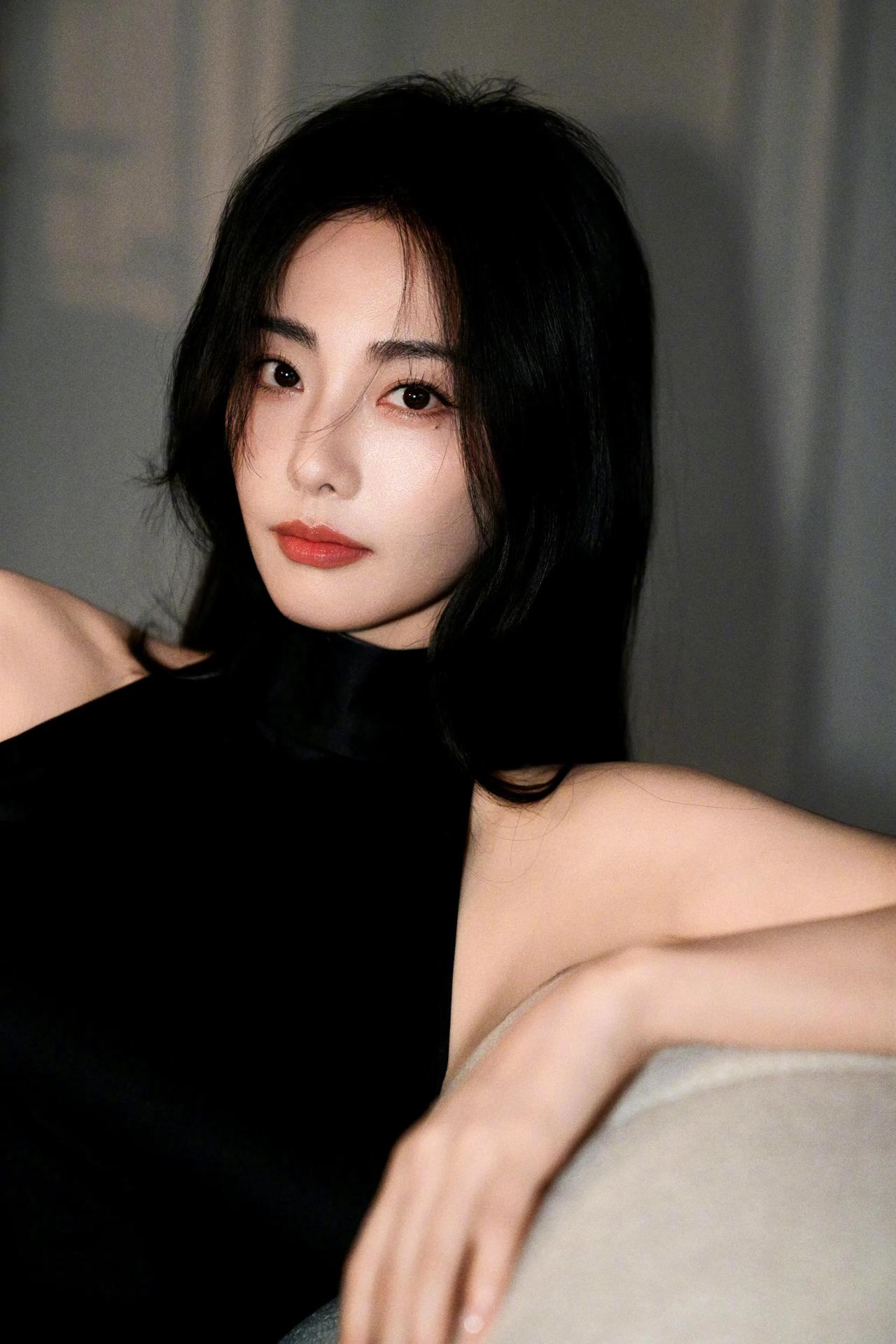 张嘉倪绝对是娱乐圈里耀眼的女神，被赞“宅男女神”，这魅力谁能挡！ 张嘉倪 张嘉倪