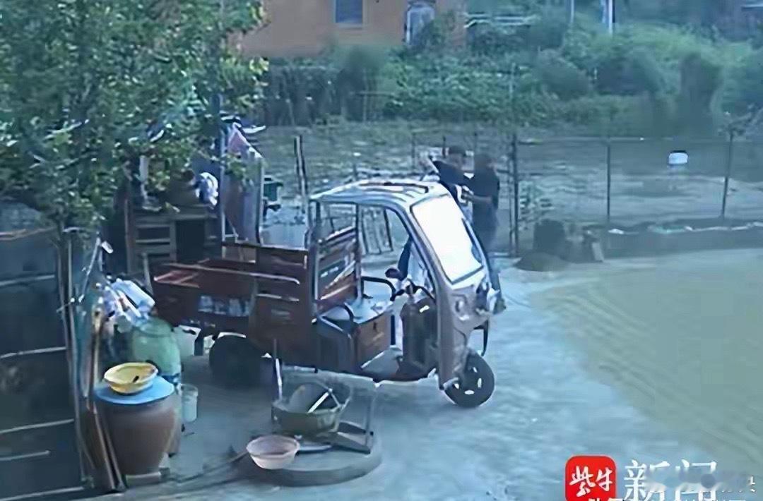 男子追求女子遭拒捅刺数十刀致其死亡，监控记录惨案全程；其一审被判死缓，检察院抗诉