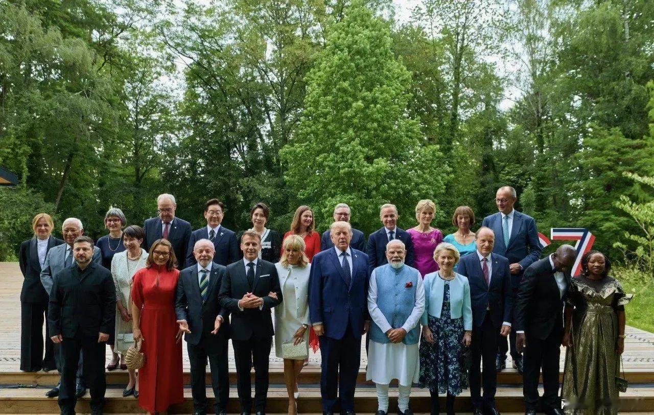 G7集团对他国横加指责、胡言乱语的恶习改不了。大家看，6月17日G7集团合影散伙