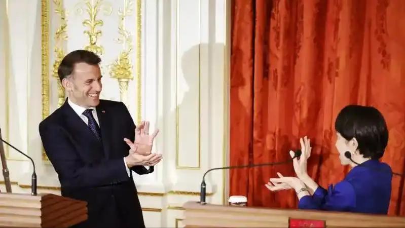 马克龙，我们真高看他了。其实，就是“变色龙”而已！

4 月 1 日，马克龙与高