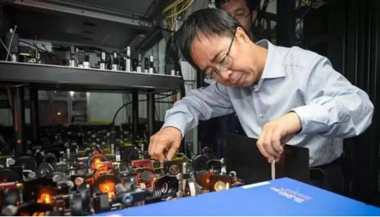 巴黎联合国教科文组织总部爆出个大新闻，中国科学家潘建伟拿下了门捷列夫奖！消息一出