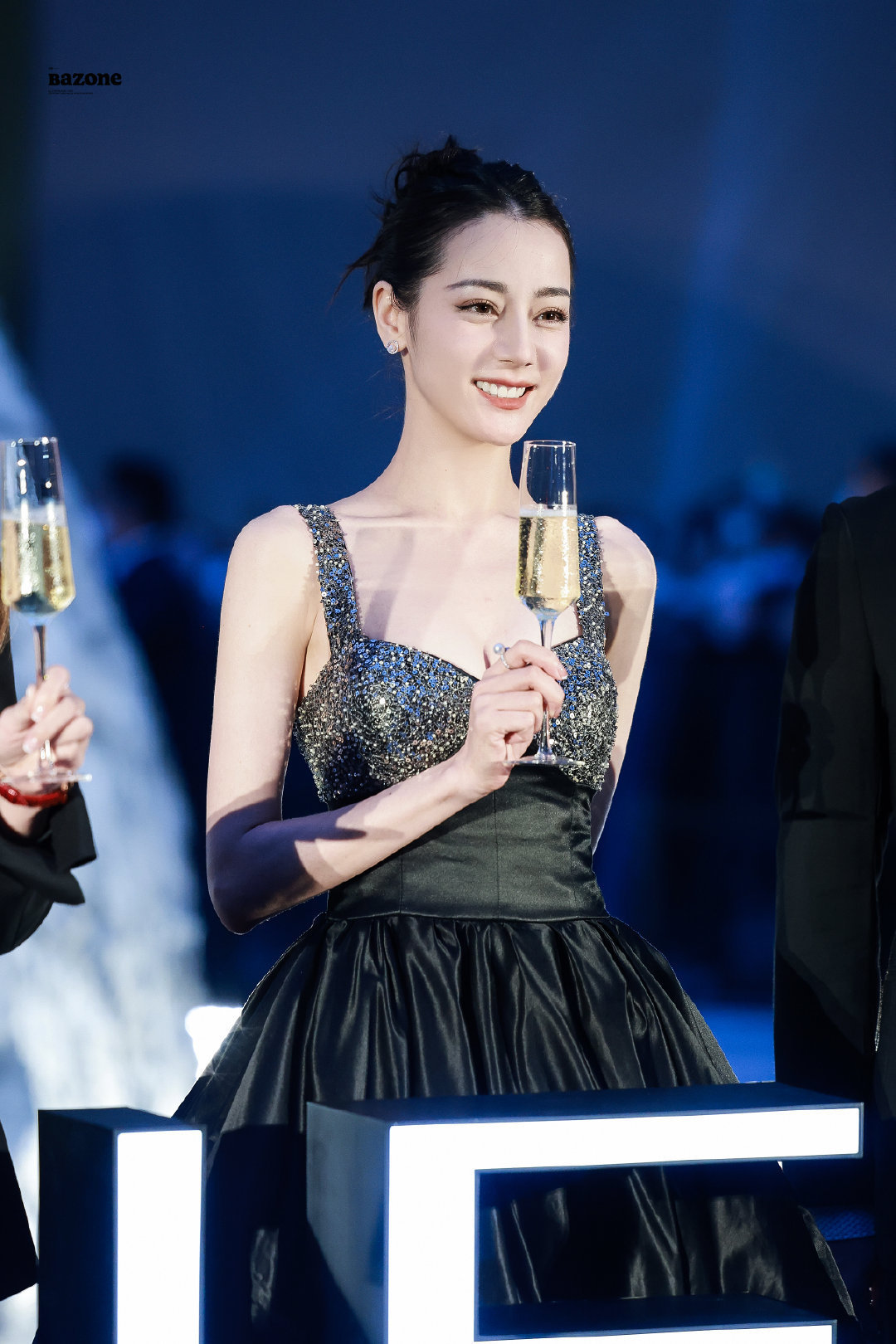 夜色为幕，星光作衣🥂迪丽热巴猝不及防被土味情话攻击