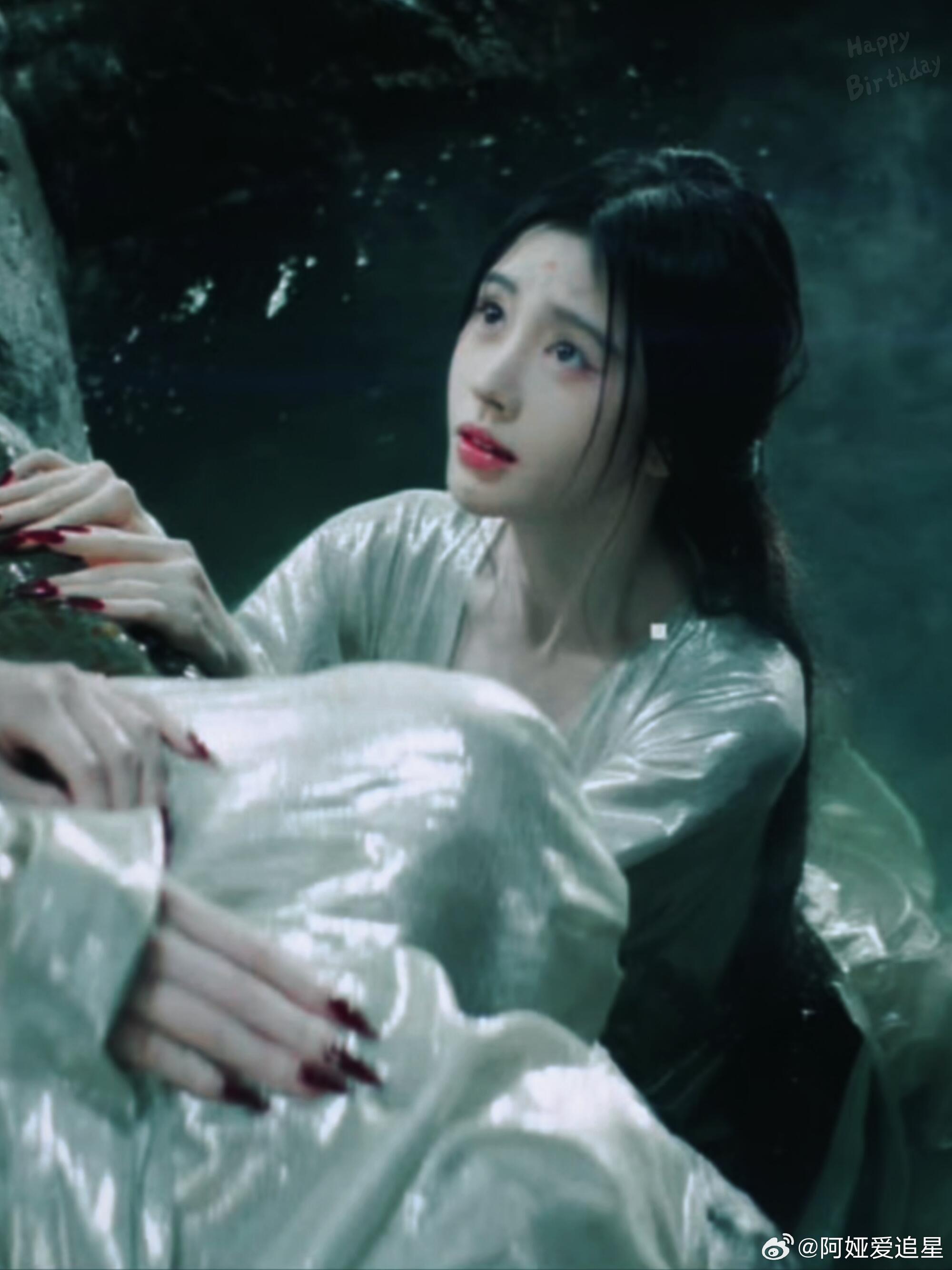郭敬明发鞠婧祎新原始帧 郭敬明真的很喜欢拍水里面的戏，不过这次拍的鞠婧祎确实漂亮