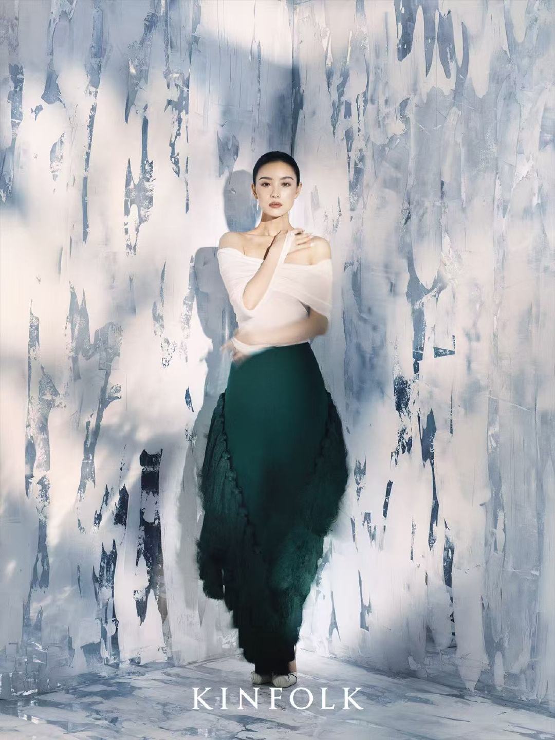 倪妮时尚驾驭能力 倪妮KINFOLK回归首封 红色张扬，黑色内敛。在动静之间游刃