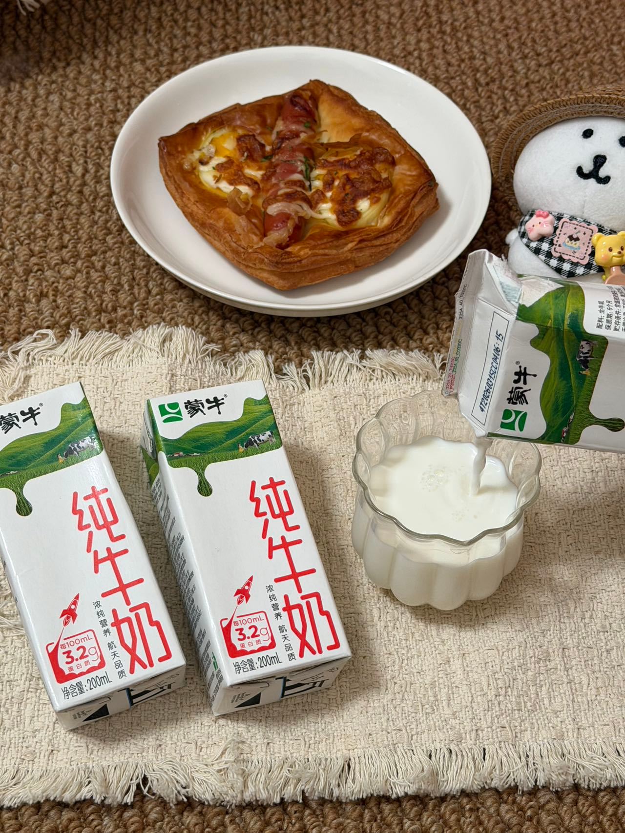 蒙牛不愧是我体育圈的最强人脉不容易啊，追了这么多年的世界杯，终于遇到一次亚洲时段