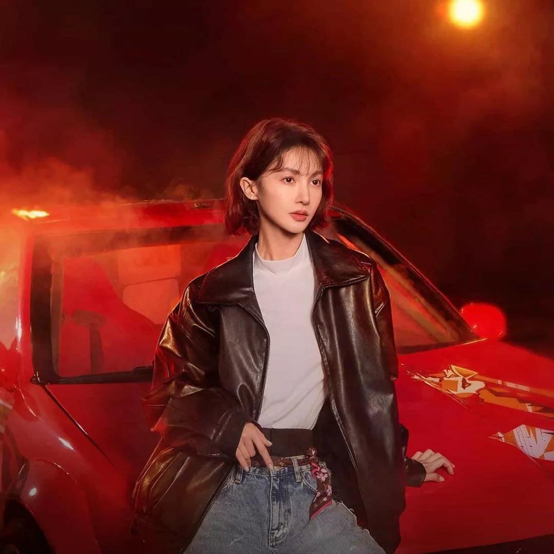 都市酷girl，夜幕下的街拍大片