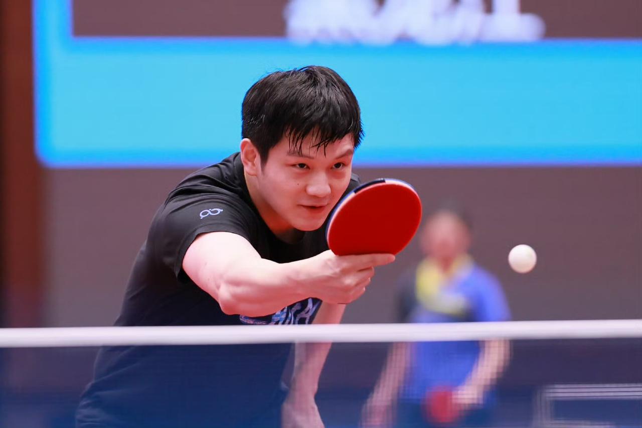 樊振东久违的训练场上开怀大笑！
全运会首秀在即，
终于又见到小胖那
轻松而又欢快