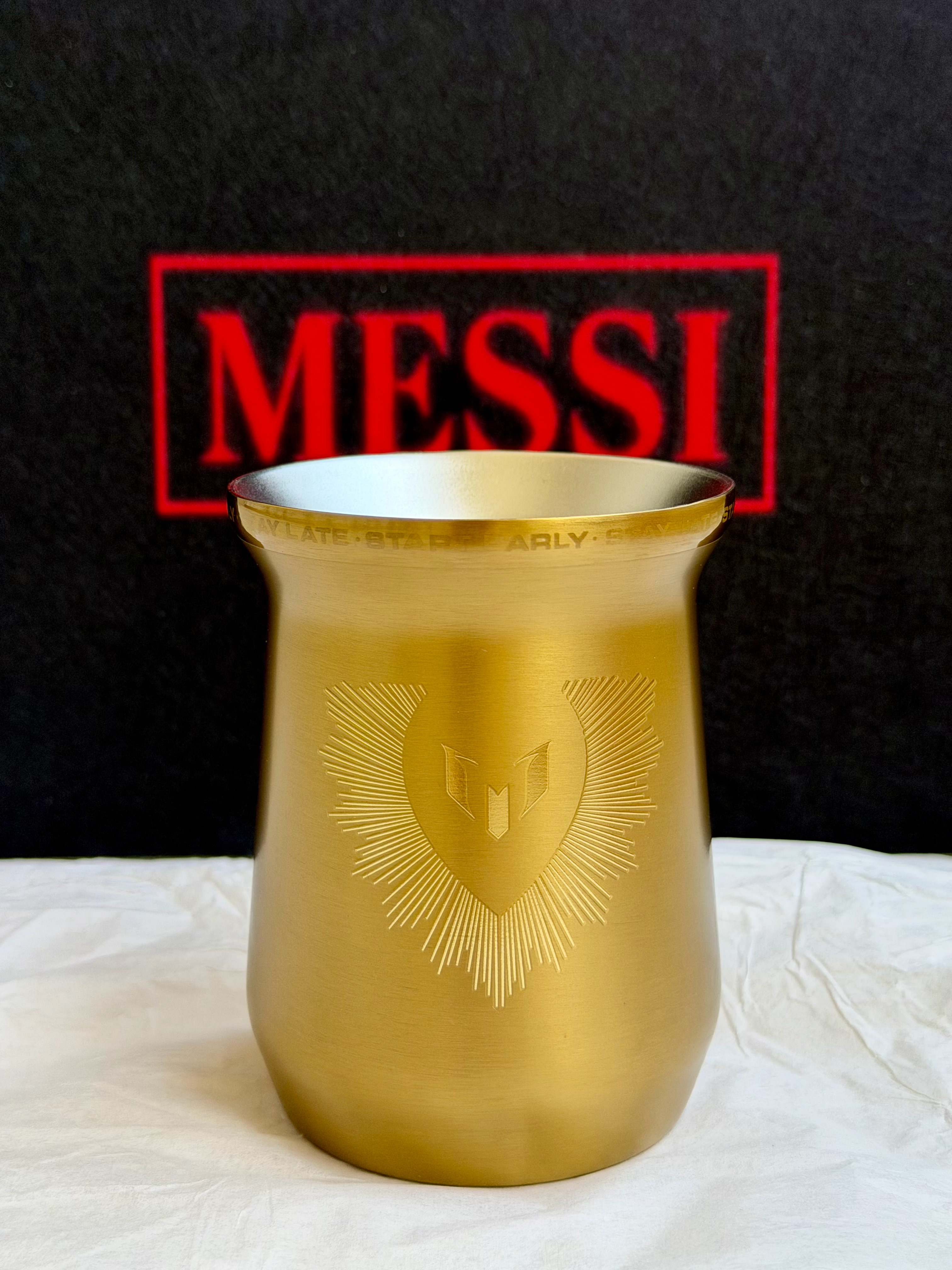 新到马黛茶杯🧉梅西x Stanley1913联名这次产品的设计理念是【Gold