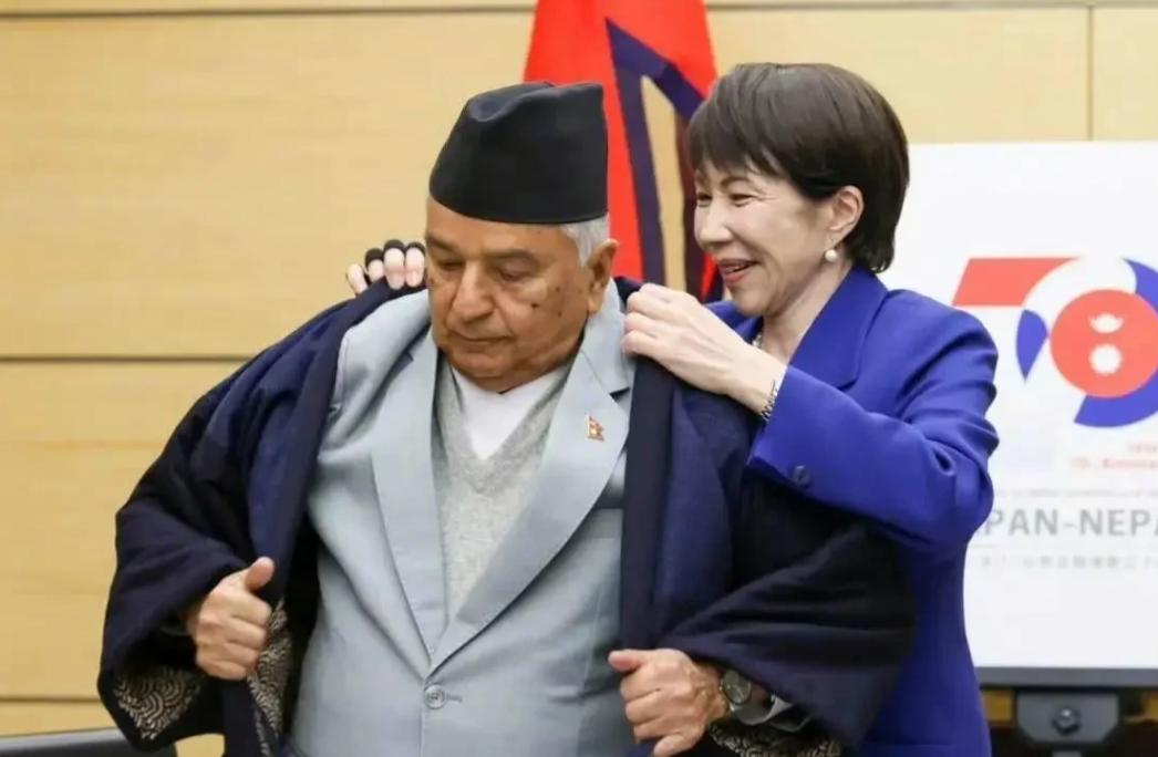 咱们周边的新加坡、菲律宾、印尼、越南、印度，最近都在主动拉近和日本的关系。只要日