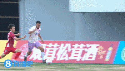 即便塞尔马尼不断拍打场地翻滚数周，两次搂抱脑门，用非常夸张的动作表达着抗议和不可