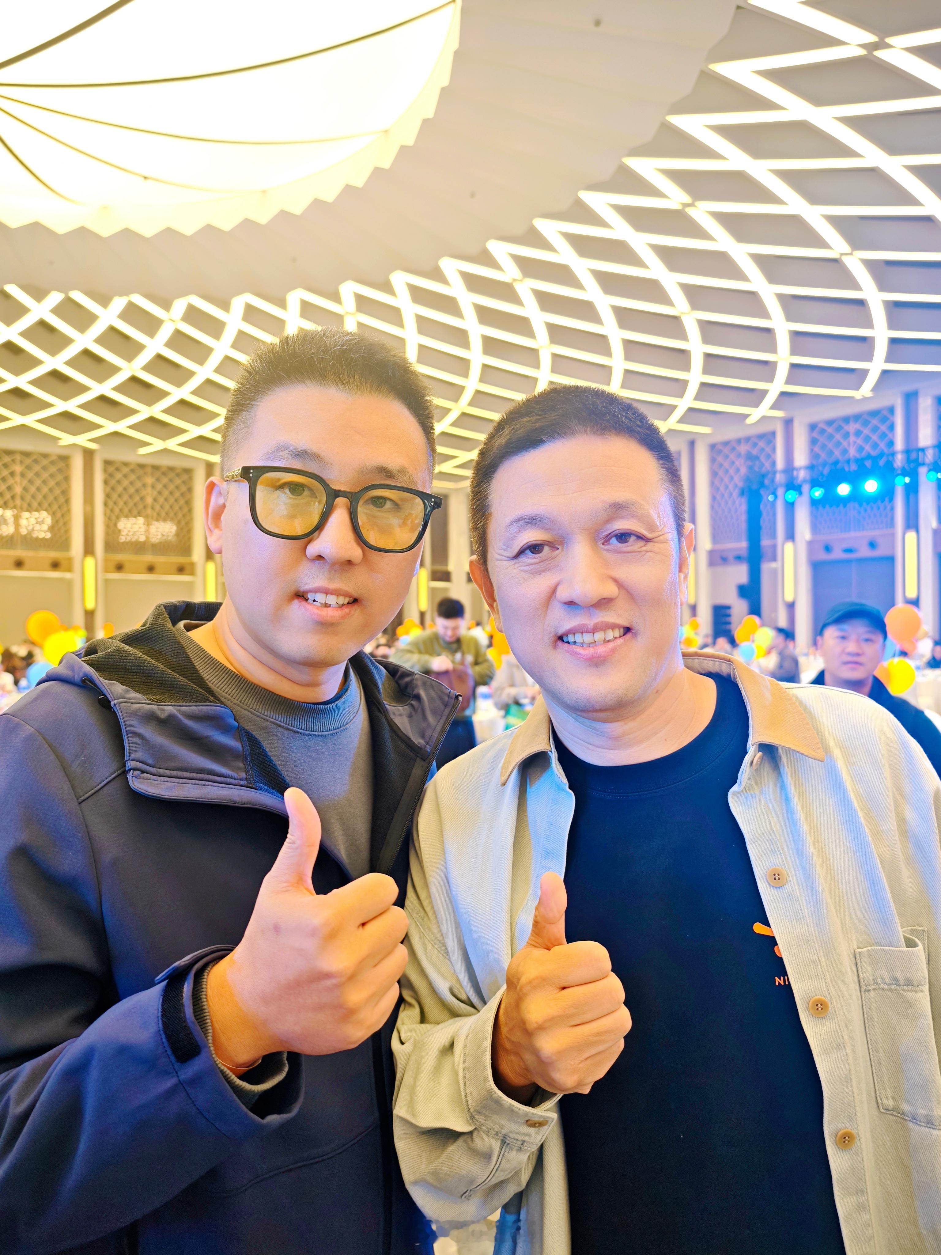 终于跟斌哥合上影了蔚来 ​​​