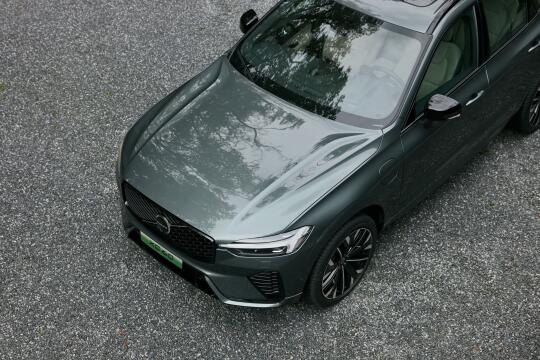 家人们谁懂啊！XC60 T8入门即享顶配动力