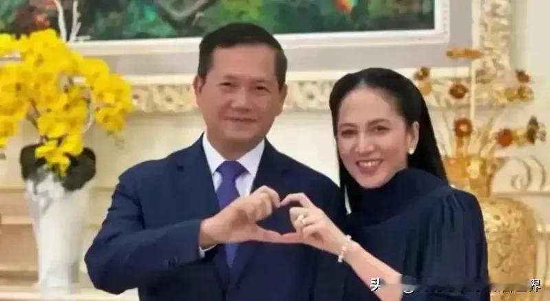 洪森的儿媳妇碧占莫妮真的很美丽，单从外表来看，比佩通坦要漂亮一些的。不过佩通坦跟