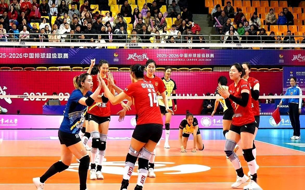 江苏女排打倒数第二的福建队，连主力都没上，派了一帮替补。
福建队那边一看，机会来