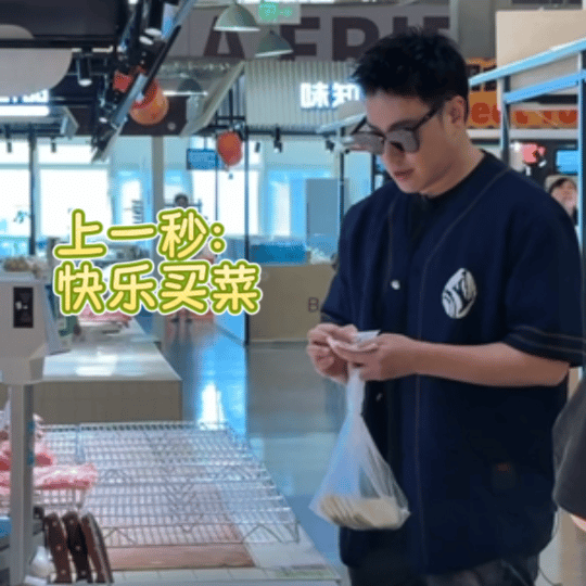 潘玮柏的一块钱找到了吗 被潘玮柏找钱的样子圈粉了！录综艺去菜市场，掉了一块钱就低
