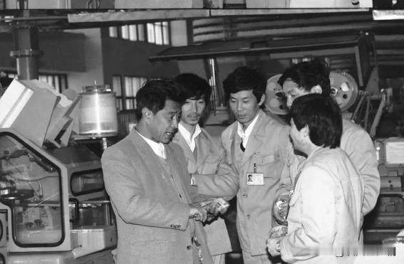 90年代初，李鹏来到玉溪烟厂视察，当时玉溪烟厂在褚时健手里起死回生，而且搞得风生