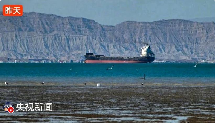 中东棋局演成荒诞短剧。伊朗大方松口放行霍尔木兹海峡。特朗普反客为主道起谢来。折腾