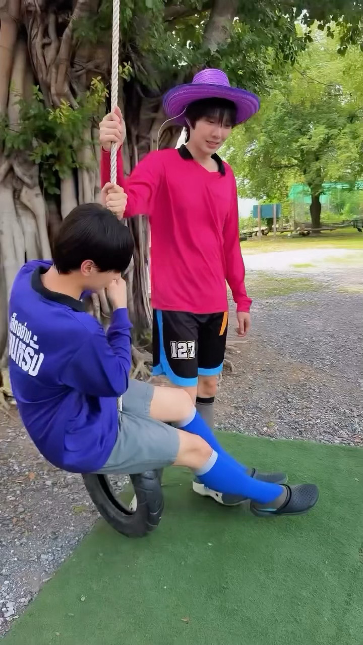 两个小学生©️IGS：gadeww 