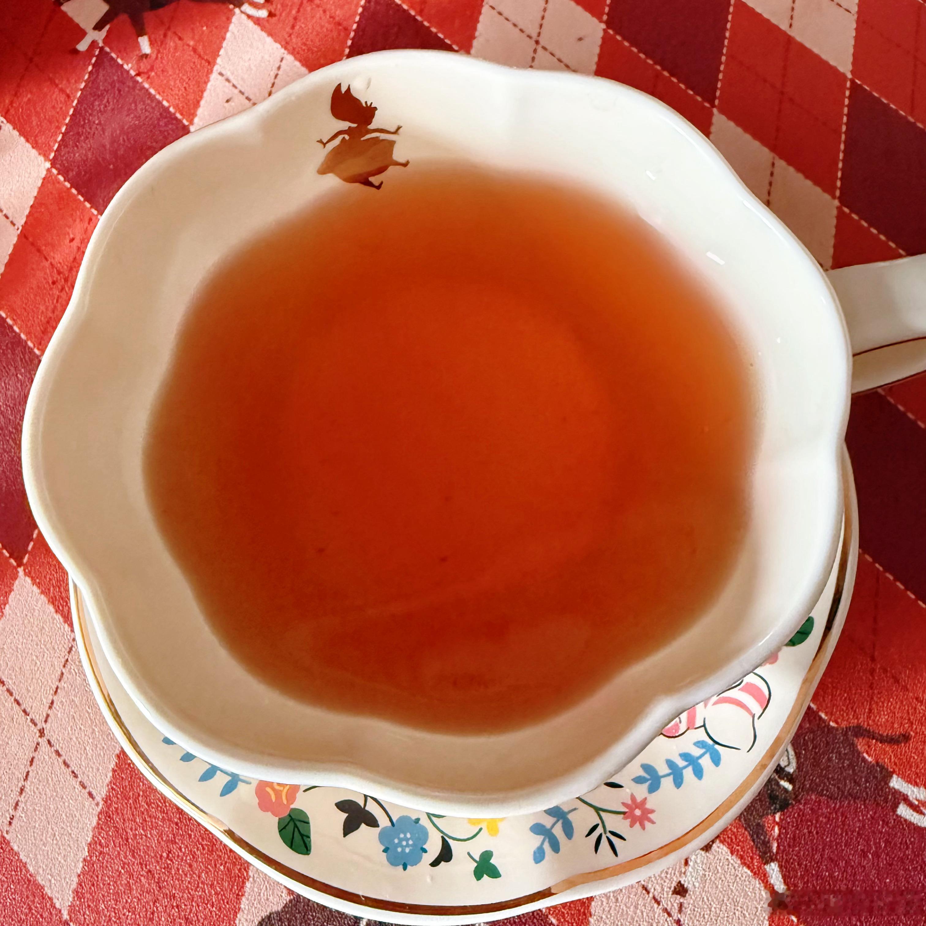 泡出了色泽好正的红茶，好好喝 ​​​