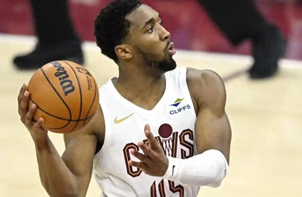 3月31日，克利夫兰骑士客场以122-113战胜犹他爵士，送对手6连败。骑士双星