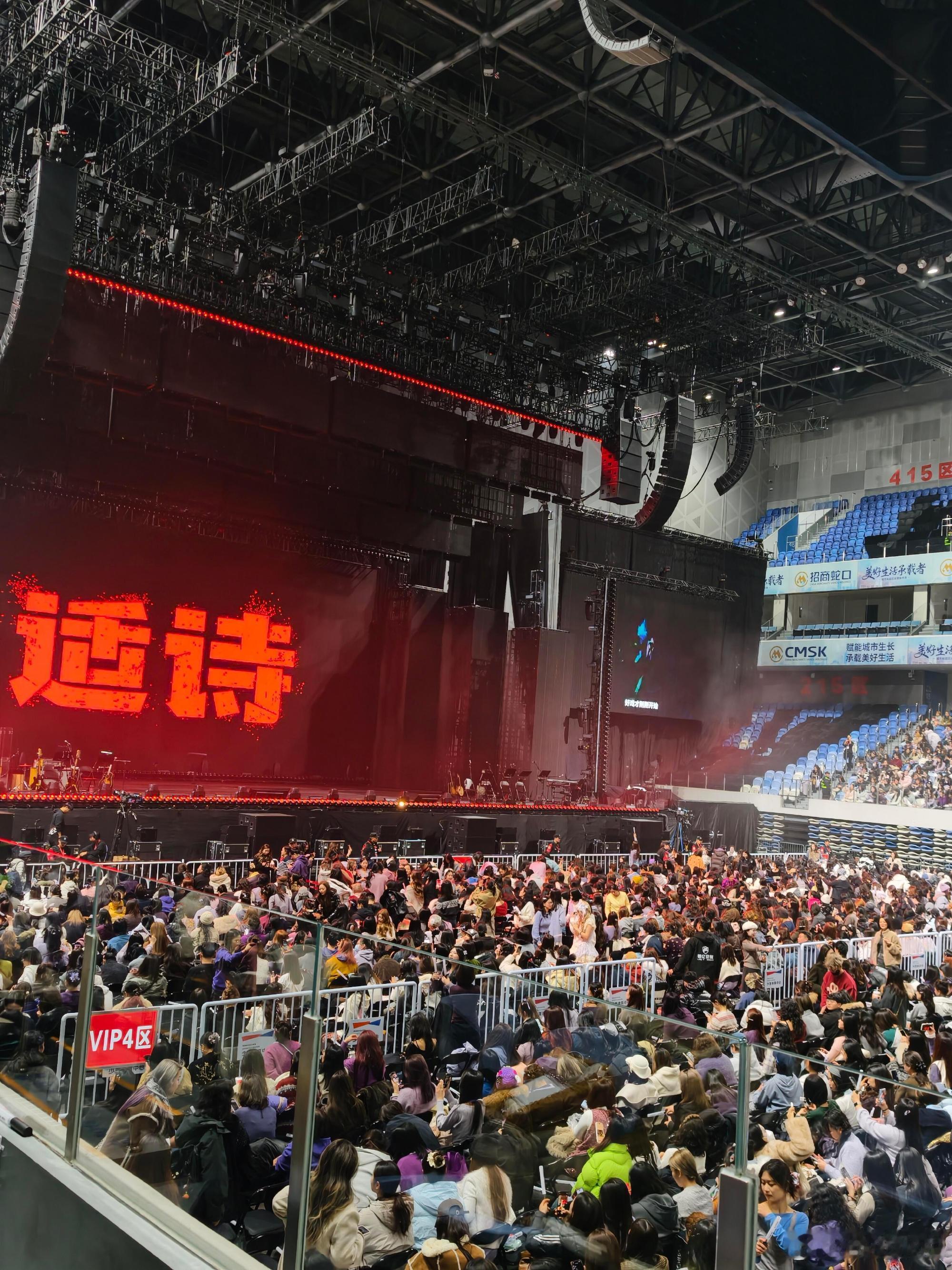 于适演唱会首站上座率 合肥演唱会现场沸腾！于适开唱全场爆满，紫色海洋超吸睛，双身