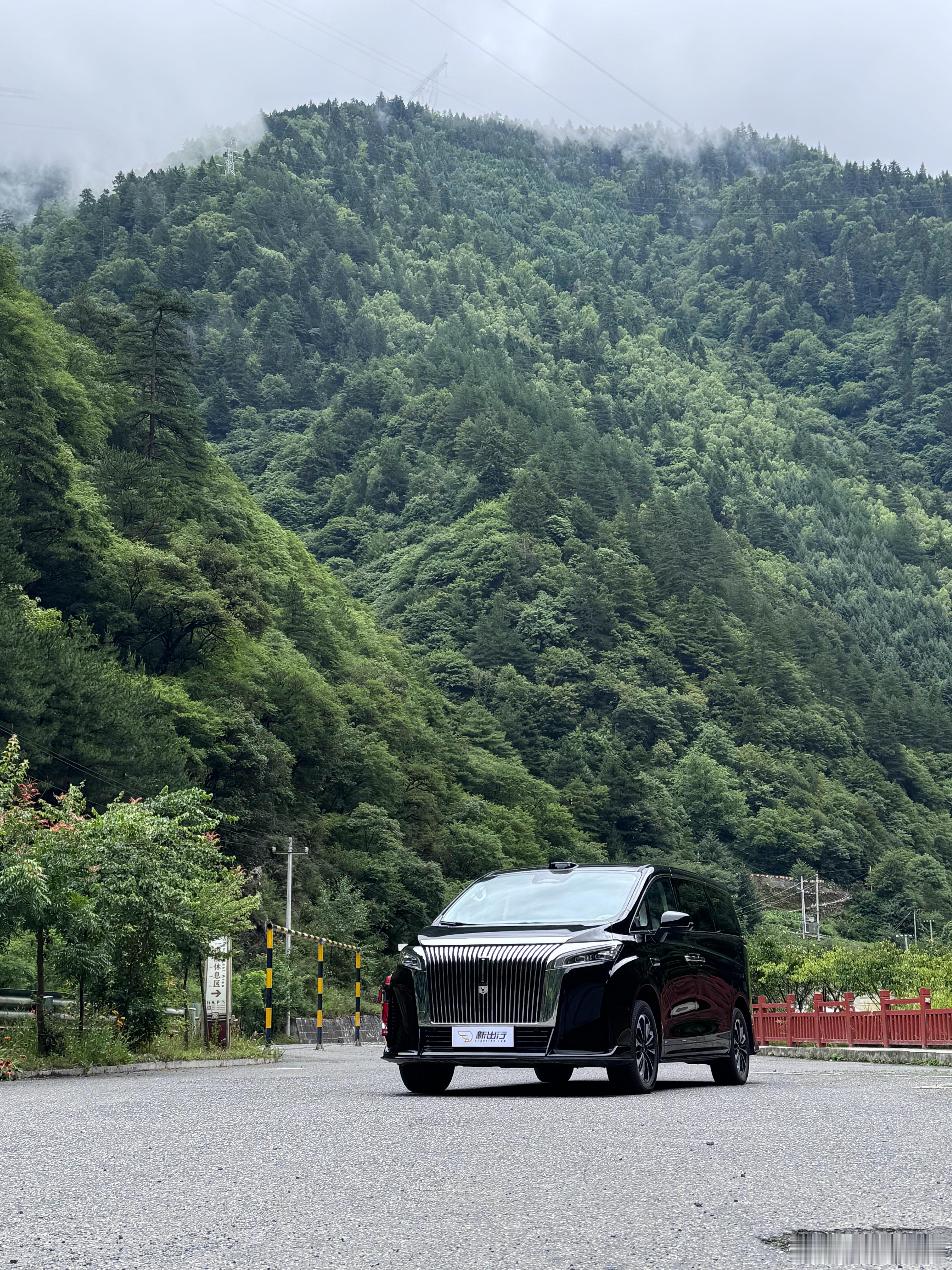 摄影作品《我在高山下拍高山》 