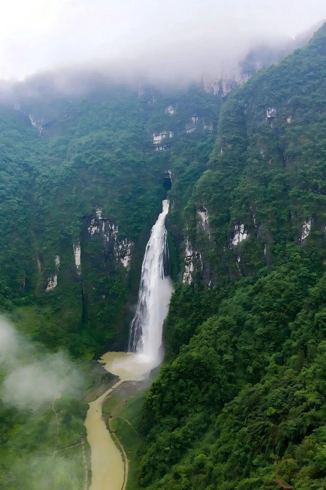 【管住口舌，就是为自己留后路；出言和善，就是在为人生储蓄好运】
        