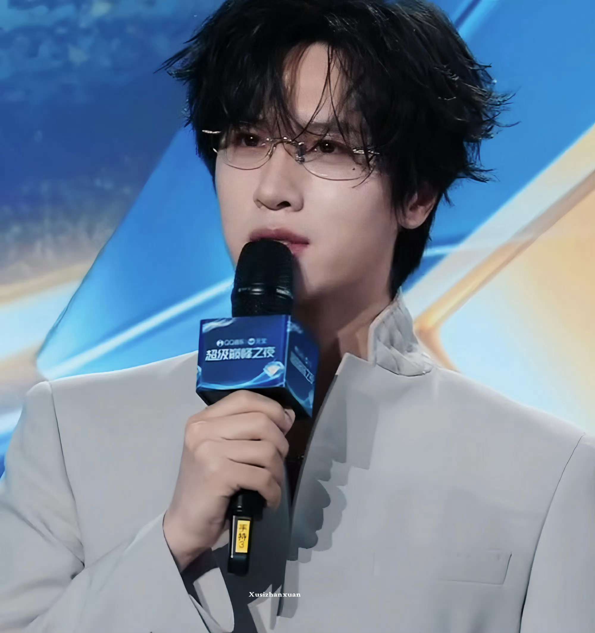 展轩｜QQ音乐巅峰之夜活动造型出图，身穿Vivetta 2026秋冬系列礼服，佩