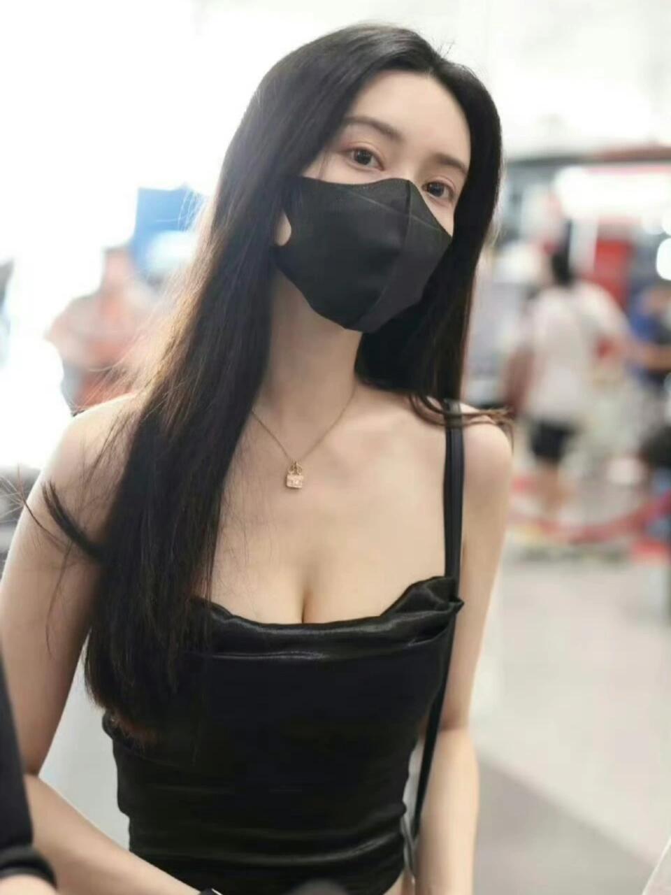 孟子义这衣服夏天穿肯定凉快 ​​​
