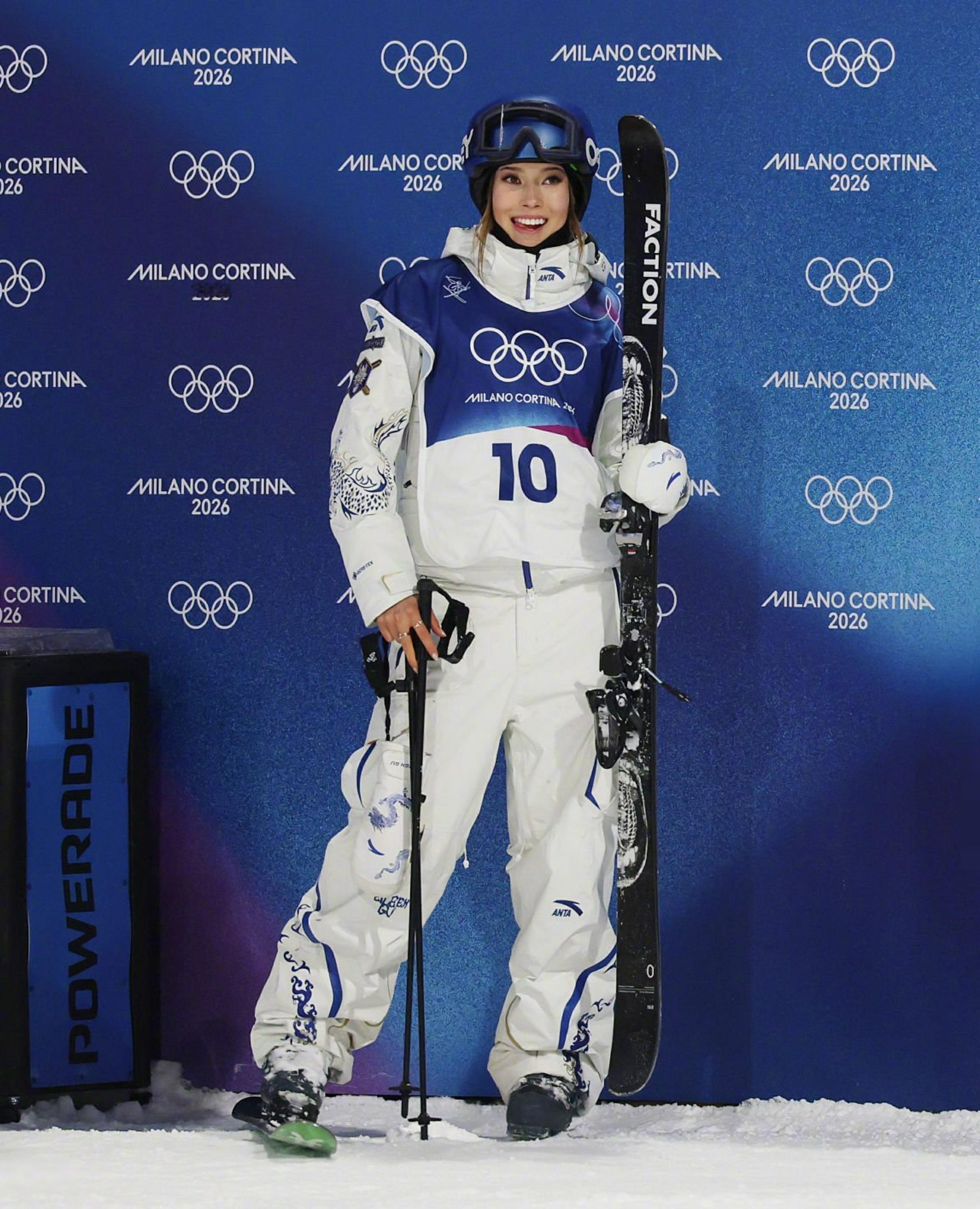 恭喜谷爱凌以170.75的总分晋级决赛。她的心理素质太强大，在第二跳失误后能迅速