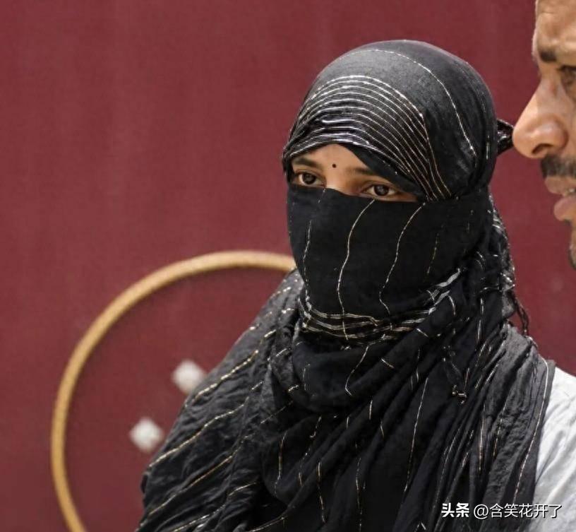 印度5名歹徒轮奸一名民妇，受害者报警，警方竟不予立案；求助医疗部门，医生推诿拒接